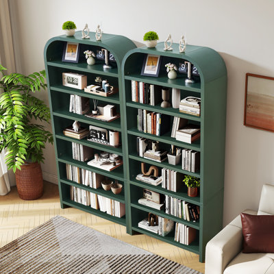 Grande bibliothèque arquée en bois avec 7 tablettes ouvertes