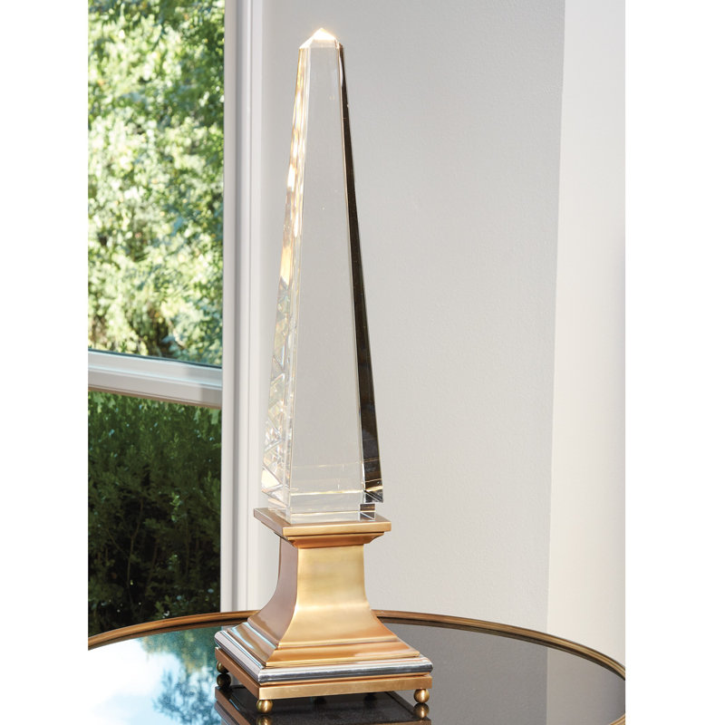 Obélisque de cristal illuminé