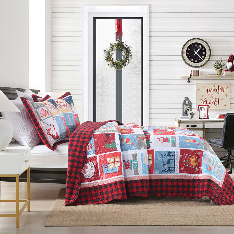 Queen Red Reversible Christmas Quilt Set with Pillow Shams