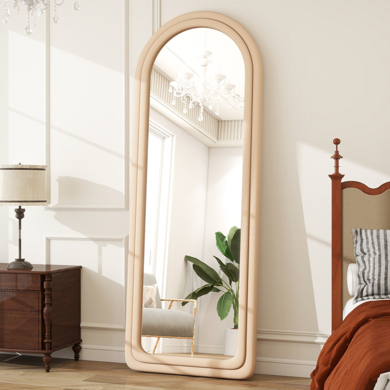 Miroir de plancher arqué 63 po x 24 po à bord arrondi avec cadre en flanelle épaisse, Brun