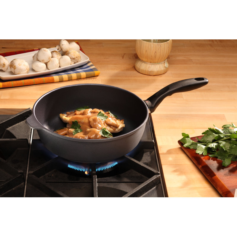 Saute Pan with Handle and Lid, 3.8 Quarts
