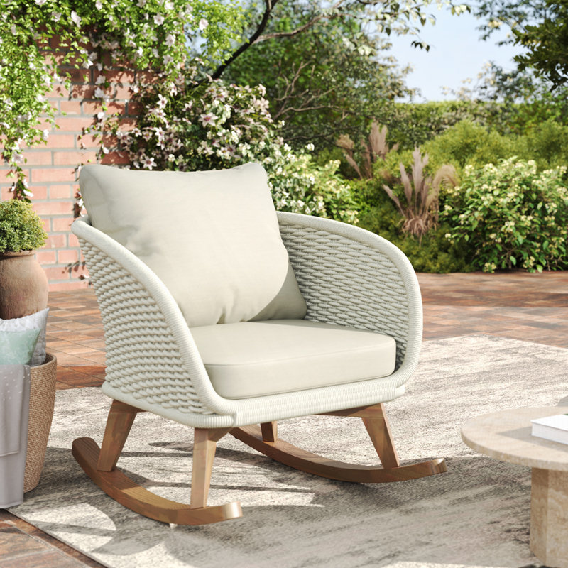 Chaise berçante d'extérieur en osier et rotin