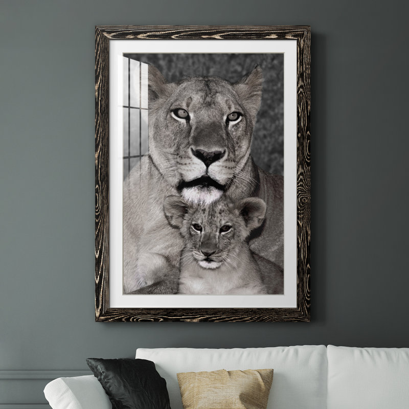 Lionne and Cub - Photographie avec cadre photo, H 37,5 po x l 27,5 po x P 1,5 po, Cadre noir