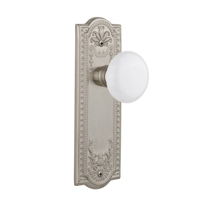 Plaque Meadows avec bouton de porte en porcelaine blanche, 2-3/8", Bronze frotté à l'huile, Confidentialité