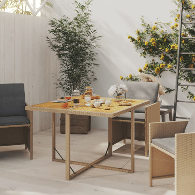 Gusts Rattan Dining Table