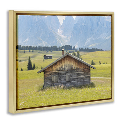 «Cabin Beneath Mountain Peaks», art mural encadré sur toile flottante, design par ERIN MARIE