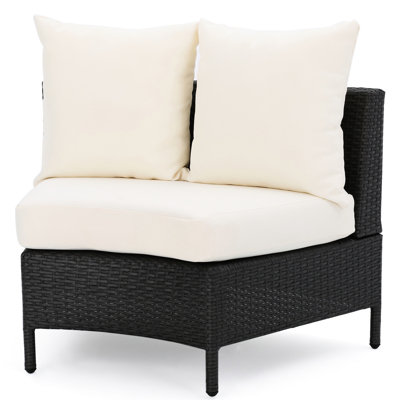 Simple avec structure en faux fer et coussins blancs, deux chaises courbées sans accoudoirs, capacité de poids de 400 lb, assemblage requis, profondeur de 26 pouces, largeur de 38 po, matériau extérieur de 25,69 po de hauteur