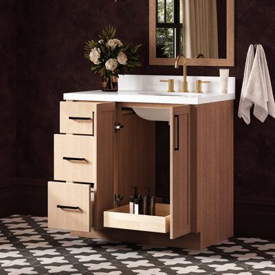 Meuble-lavabo de salle de bain avec lavabo ovale simple décalé à droite de 94 cm (37 po) et comptoir en quartz blanc pur de 3,8 cm (1,5 po) d'épaisseur, fini chêne naturel.