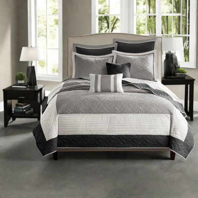 Luxurious 7-piece King/cal King Bedding Set, Cotton Material, Reversible Medallion Design For Bedroom Style And Comfort