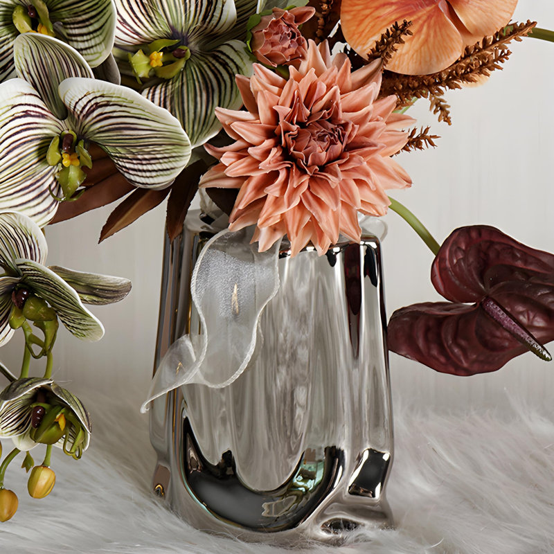 Ornements de fleurs simulées
