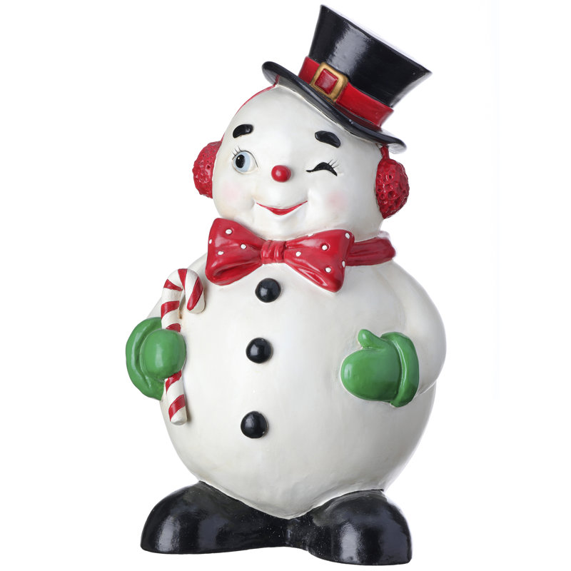 Bonhomme de neige debout et faisant un clin d'œil debout