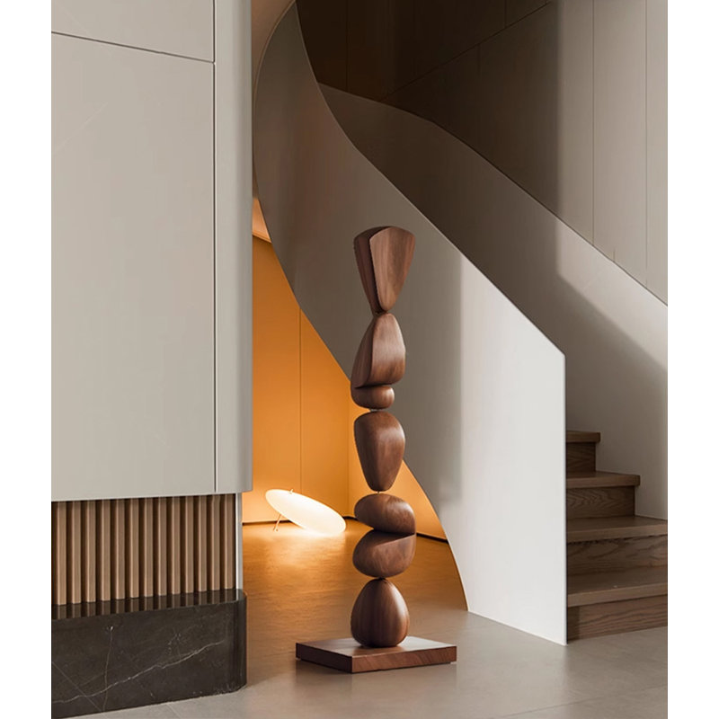 Sculpture de plancher en bois massif empilé en forme de galet