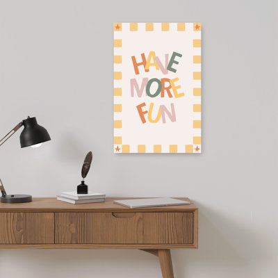 «Have More Fun», citation, paysage ludique coloré, art mural