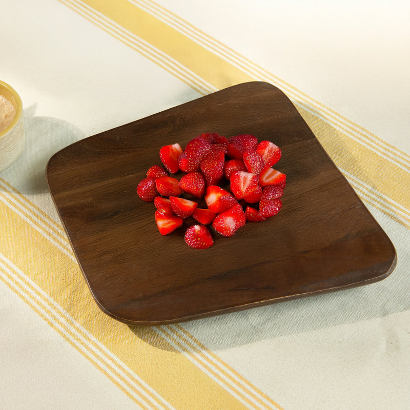 Petite planche à découper en bois Quadra, planche à découper contemporaine pour la cuisine, le plateau de service et la préparation des aliments