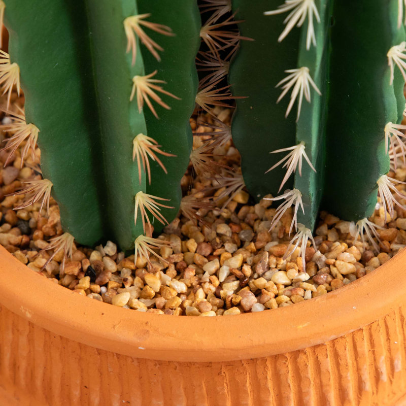 Cactus artificiel en pot terre cuite, H 60 po x l 10 po x P 10 po