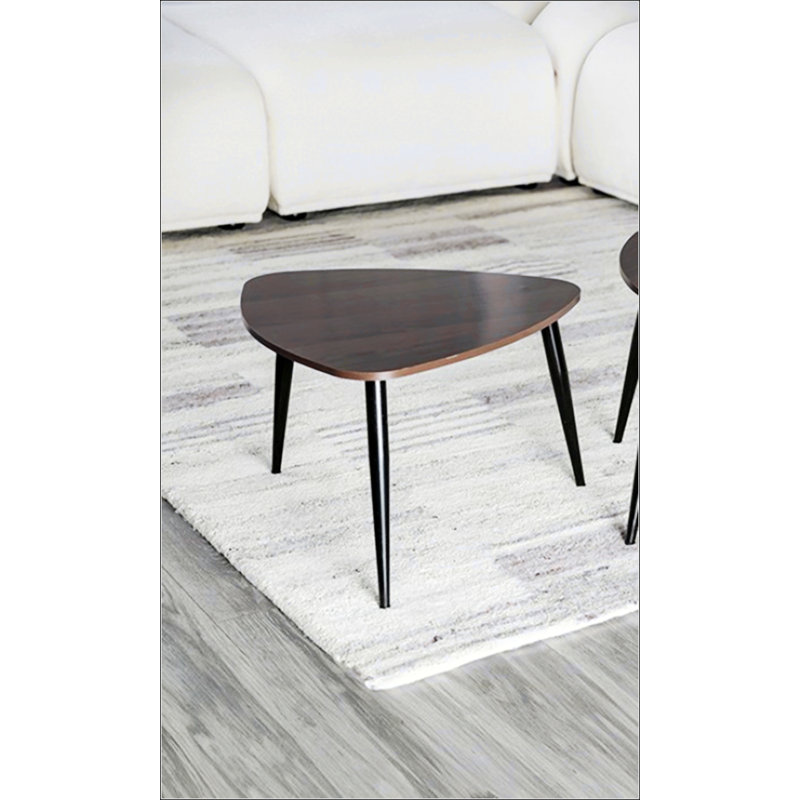 Tables gigognes contemporaines en métal et en bois massif, conception peu encombrante pour un usage domestique polyvalent