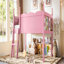 Lit mezzanine simple avec garde-corps pleine longueur, lit mezzanine bas en bois massif avec échelles et tablette à côté, forme chic et conception à profil bas-155249483-155249485