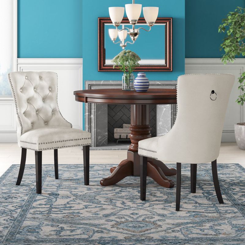 Chaise d'appoint rembourrée en velours capitonné Stonefort, Velours crème