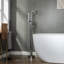 Robinet de baignoire autoportant monocommande à fixation au sol avec douche à main-63530789