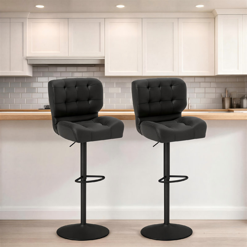 Ensemble de tabourets de bar réglables noirs deux pièces, revêtement doux et épaissi avec repose-pieds en métal, convient pour un placement à la maison.