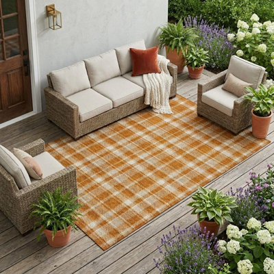 Tapis intérieur / extérieur lavable à carreaux orange et ivoire HomeRoots 9 pi x 12 pi