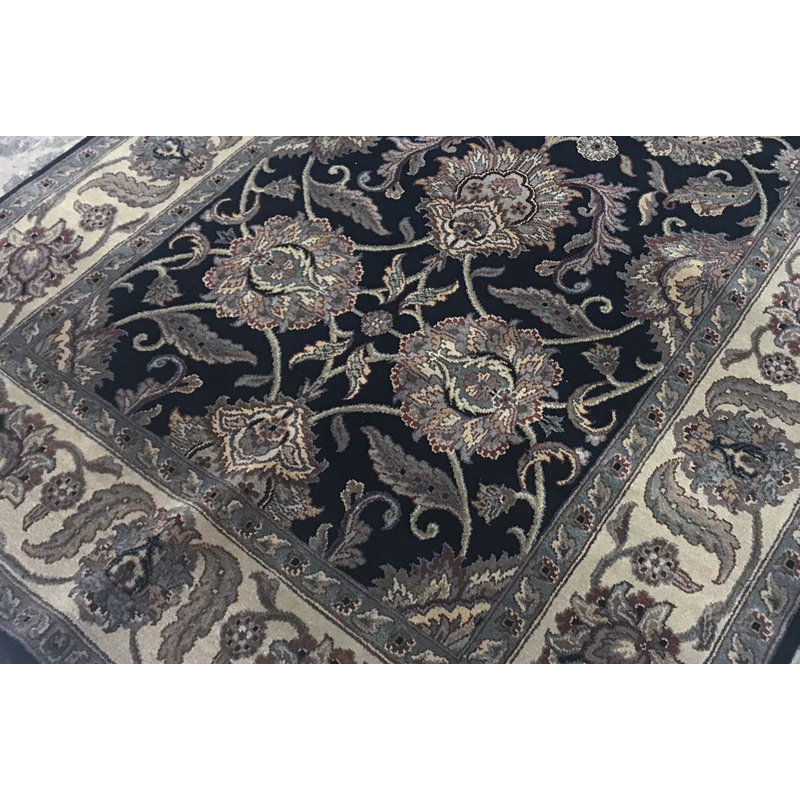 Tapis noir et doré de haute qualité noué à la main