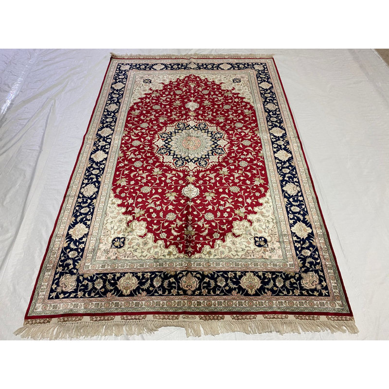 Tapis oriental en soie touffeté à la main 5 pi 2 po x 7 pi 10 po Hereke