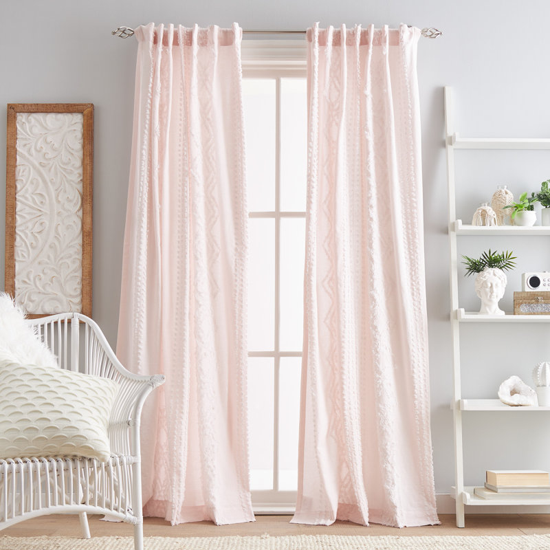 Rideau géométrique en coton Cut Cut, Rosé, L 50 po x L 84 po