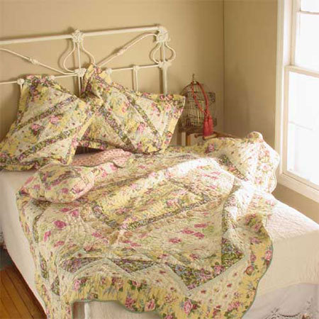 April Garden Traditional Cotton Floral Quilt, Full / Queen