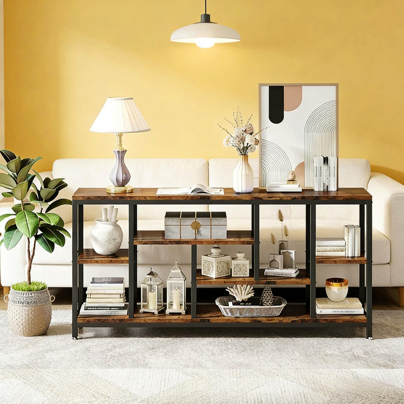 Table d'appoint attrayante, canapé rustique, console