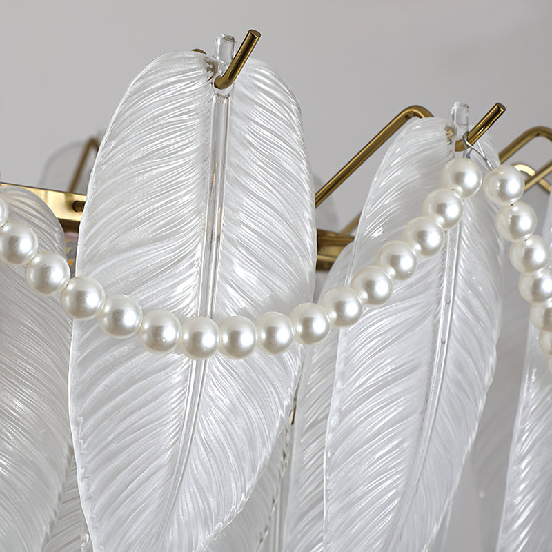 Lustre doré à 8 lumières avec plume en cristal Mickle