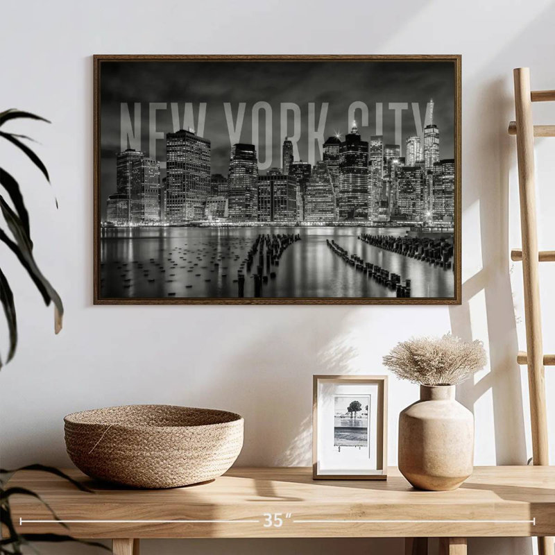 Horizon de New York monochrome, 25 po x 17 po, Cadre flottant noyer