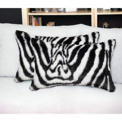 Ensemble de deux coussins décoratifs en fausse fourrure noir et blanc 12 po x 20 po