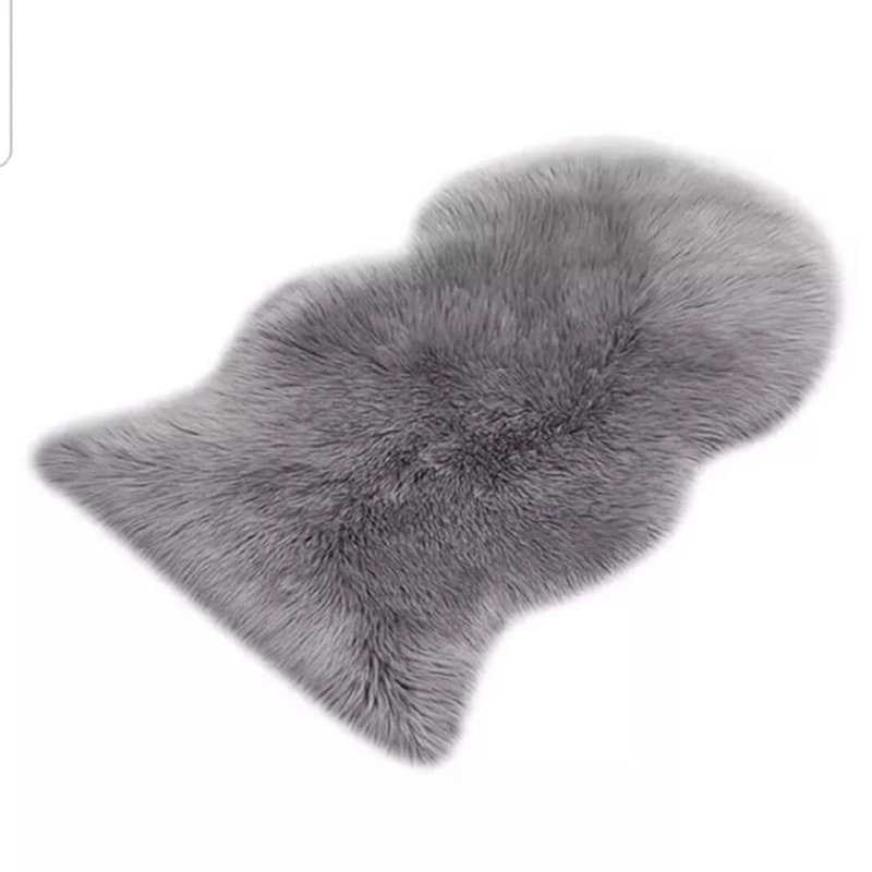 Oval 60 cm x 110 cm Sheepskin Dhurrie Area Rug, Silver