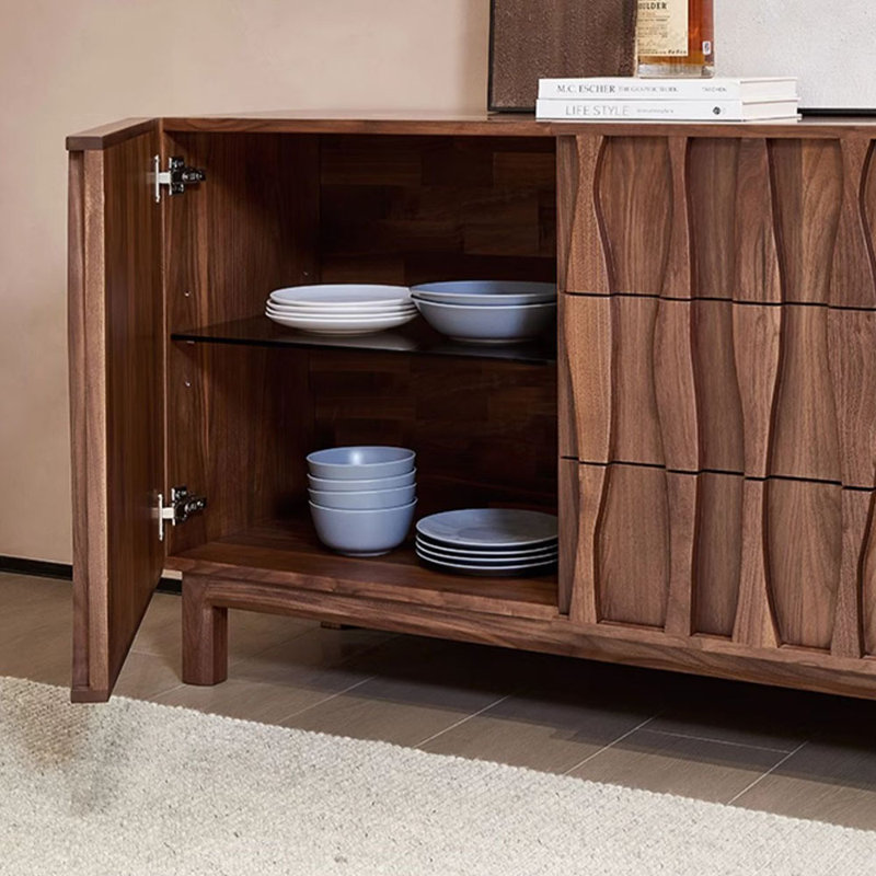 Armoire décorative entièrement sculptée en bois massif