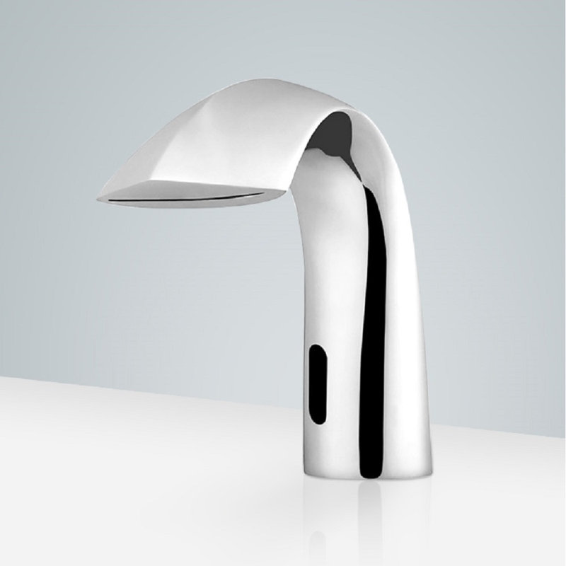 Distributeur de savon chromé Dijon Waterfall au design élégant et moderne pour un lavage des mains efficace
