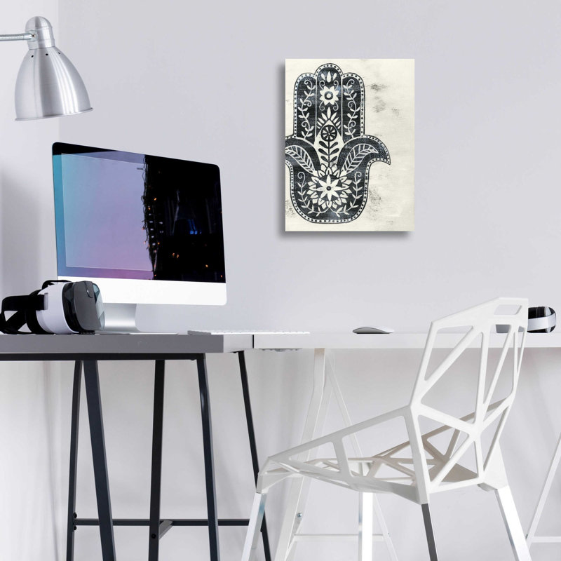 «Day Hamsa I» par Grace Popp, verre mural en acrylique, H 16 po x l 12 po x P 0,13 po