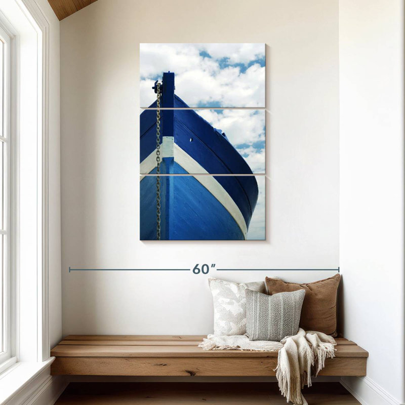 Bateau de pêche bleu ancré Mehar, H 45 po x l 28 po