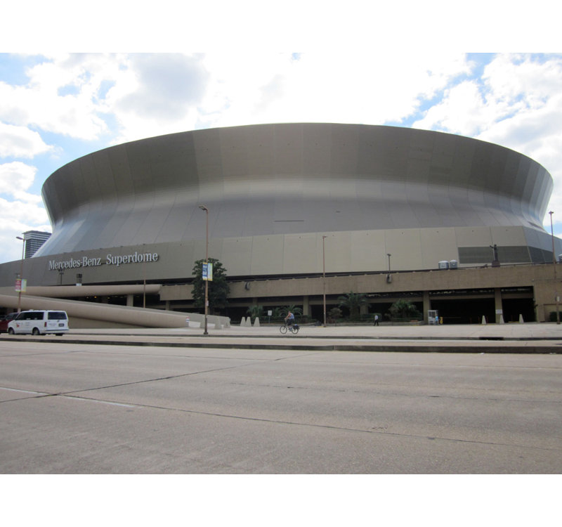 Mercedes Superdome, H 18 po x l 24 po