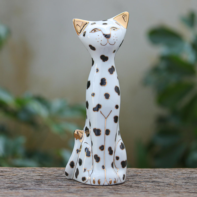Dorron Figurines & Sculptures