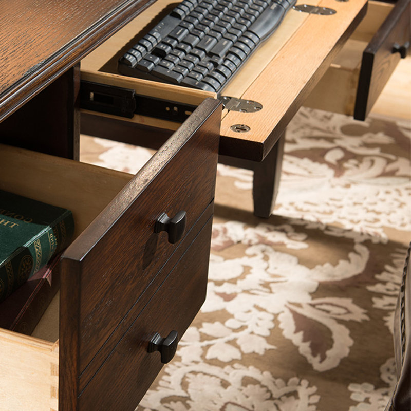 Bureau à domicile spacieux de style italien