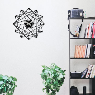 Horloge murale élégante en métal 18,9 po x 18,9 po | Fabrication 100% métal, épaisseur: 0,05 pouce | Nécessite 1 pile AA (non incluse) | Parfait pour les décors modernes et les espaces de vie
