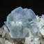Fluorite mauve et bleue sur du quartz provenant de la mine De'an, Wushan, province du Chenxi, Chine