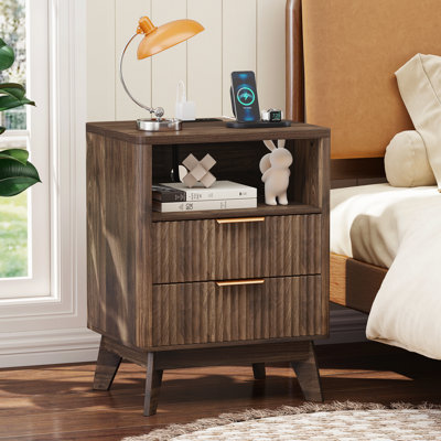 Table de chevet moderne en bois avec station de charge et tiroir