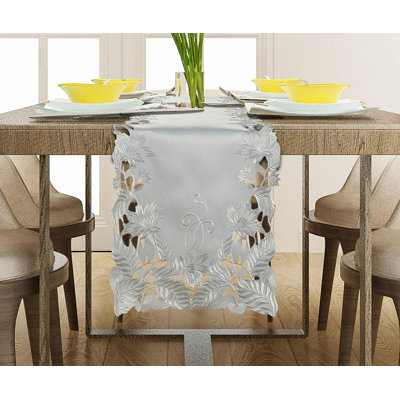 Chemin de table en dentelle avec broderie ajourée élégante pour table de salle à manger et décor de Noël rétro