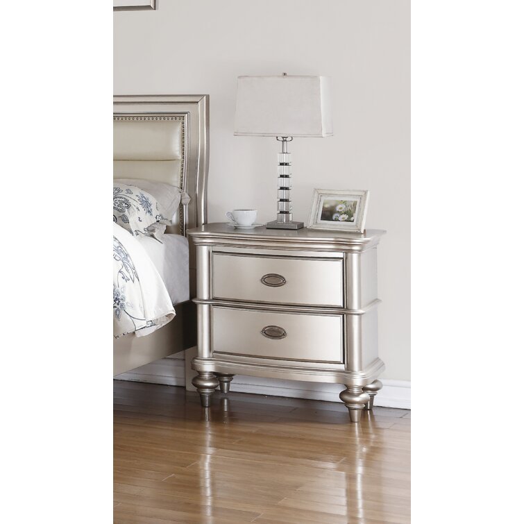 Kamrun 2 - Drawer Nightstand in Silver