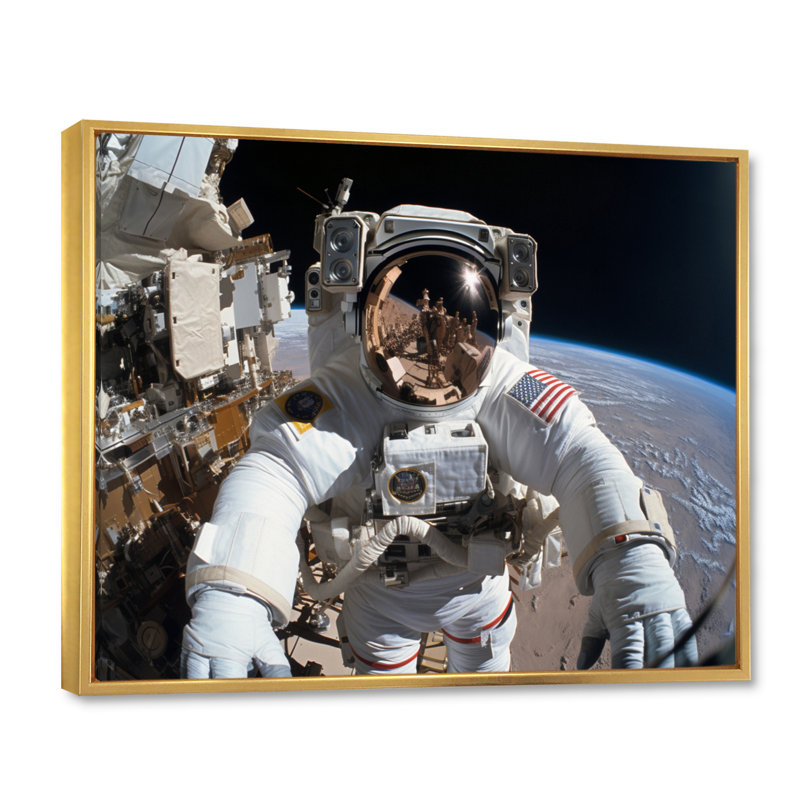 Space Astronauts Extravehicular Activities - Space Shuttle Wall Decor, H 12 po x l 20 po x P 1 po, Cadre flottant doré