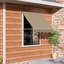 Auvent de patio rétractable polyvalent pour les espaces extérieurs, améliorant le confort et la protection.