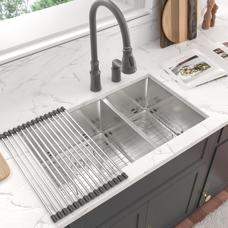 32" L x 18" W Undermount Kitchen Sink Double Bowl 16 Guage Stainless Steel Sink with Sink Grid and Basket Strainer