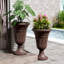 Paquet de 2 pots à fleurs en forme de trophée en forme de trophée, pots de fleurs de 23,6 po de hauteur avec base solide, motif élégant, PEHD résistant aux intempéries-116832555